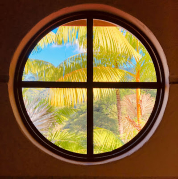 Meet your Posher, Andrea - Picture 1 of 1